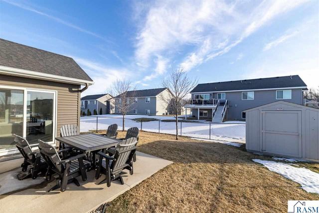 1214 SE Tikalsky Street, New Prague, MN 56071