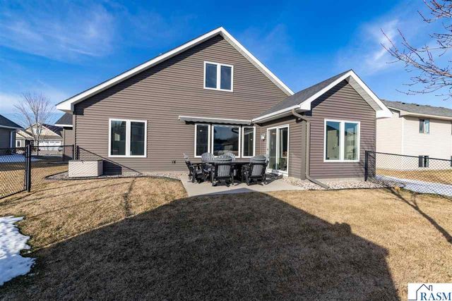 1214 SE Tikalsky Street, New Prague, MN 56071