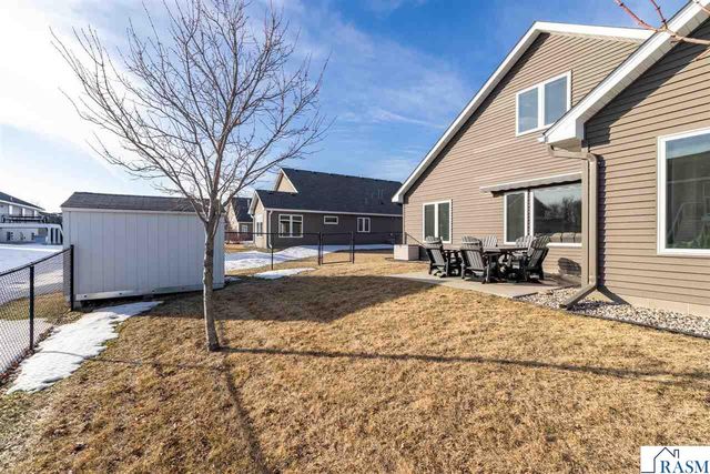 1214 SE Tikalsky Street, New Prague, MN 56071