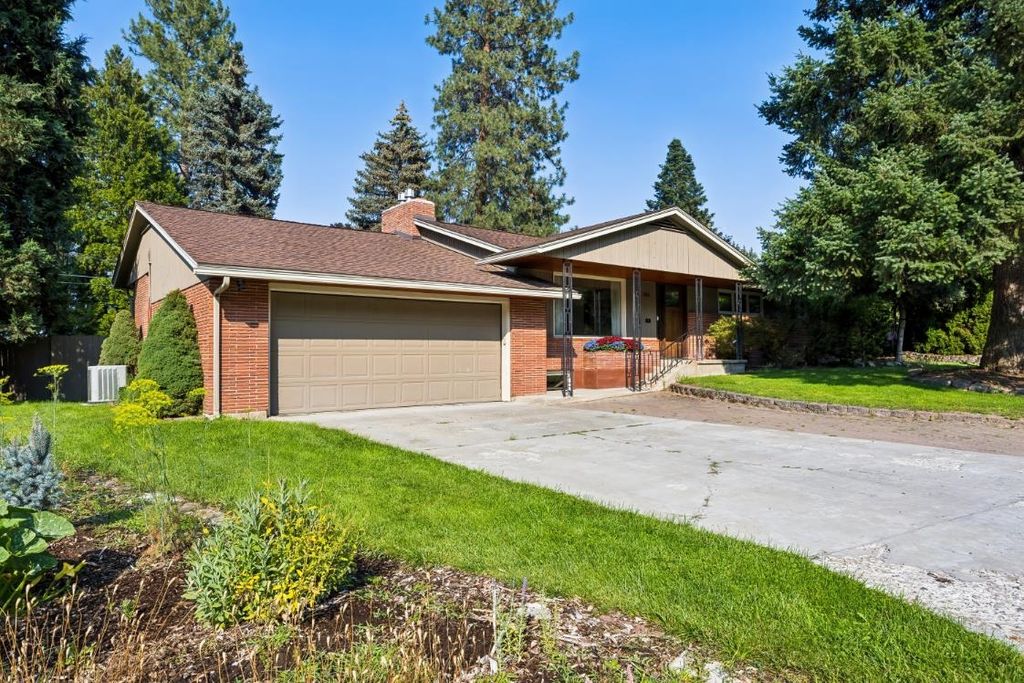 10416 N College Cir, Spokane, WA 99218 photo 2