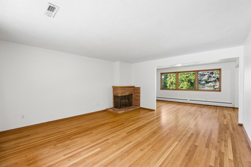 10416 N College Cir, Spokane, WA 99218 photo 4