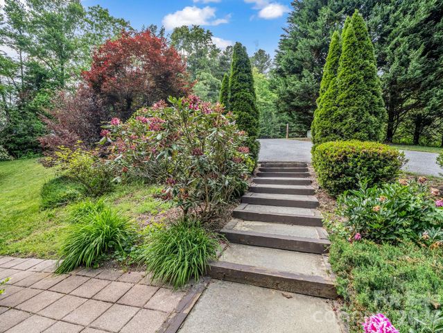 165 Dream Road, Hendersonville, NC 28792