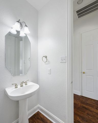 9137 E Jasmine Lane, Irving, TX 75063