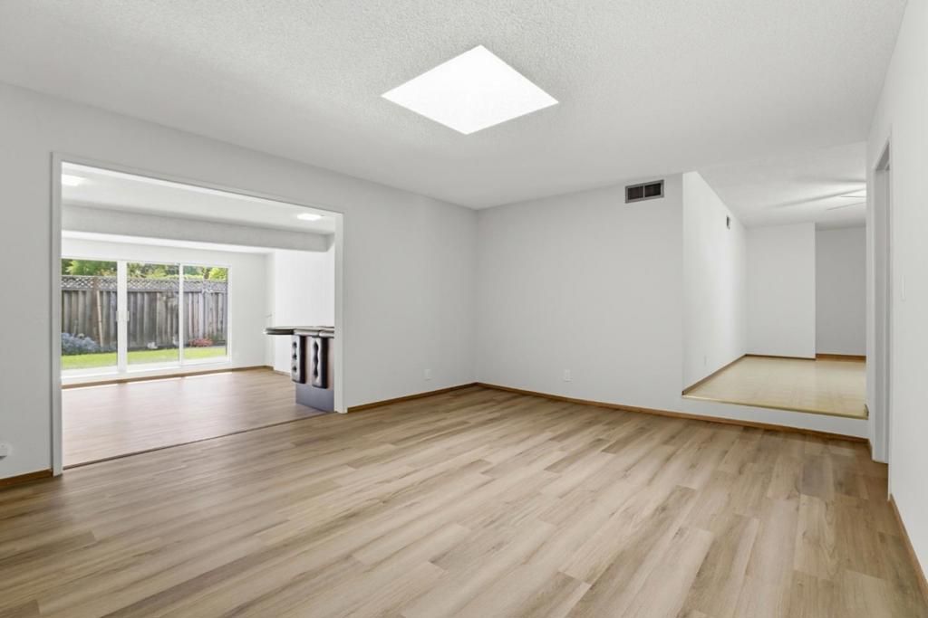 Image 12 of property listing at 4373 Vistapark Drive, San Jose, CA 95136
