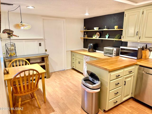 4202 N Limberlost Place, Tucson, AZ 85705