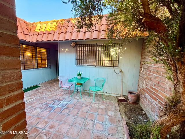 4202 N Limberlost Place, Tucson, AZ 85705