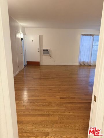 6013 Carlton Way 1, Los Angeles, CA 90028