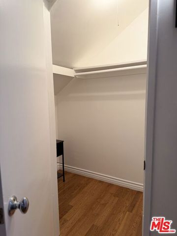 6013 Carlton Way 1, Los Angeles, CA 90028