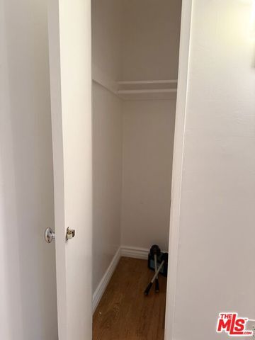 6013 Carlton Way 1, Los Angeles, CA 90028