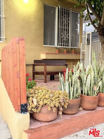 6013 Carlton Way 1, Los Angeles, CA 90028