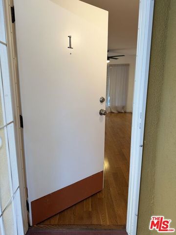 6013 Carlton Way 1, Los Angeles, CA 90028