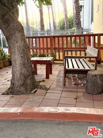 6013 Carlton Way 1, Los Angeles, CA 90028