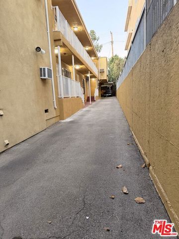 6013 Carlton Way 1, Los Angeles, CA 90028