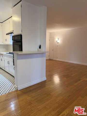 6013 Carlton Way 1, Los Angeles, CA 90028