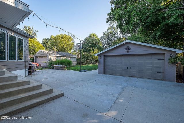 211 S Sherrin Ave, Louisville, KY 40207