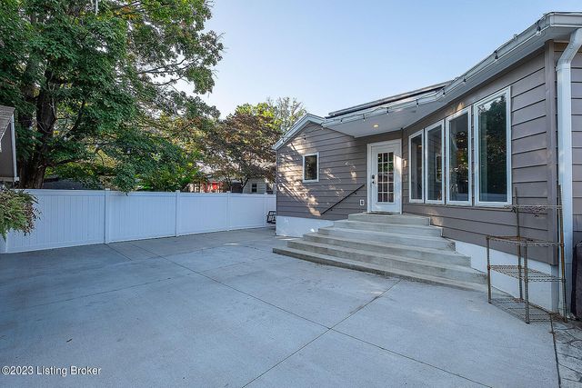 211 S Sherrin Ave, Louisville, KY 40207