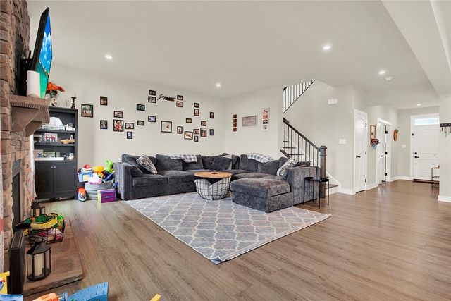 5774 Sabato Dr, North Huntingdon, PA 15642