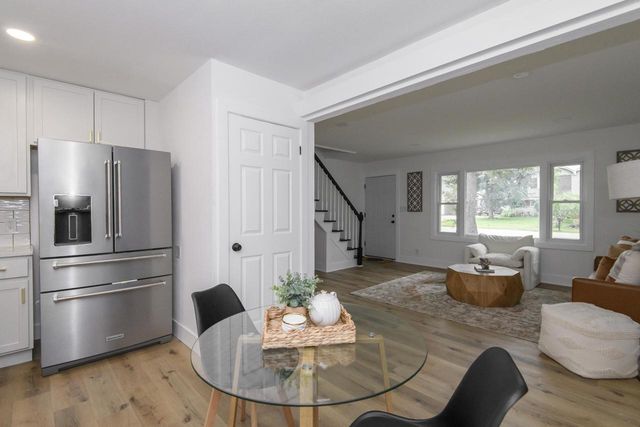 6908 W Allerton AVENUE, Greenfield, WI 53220