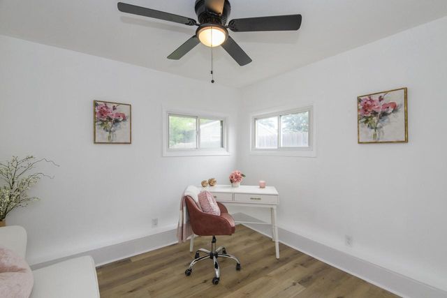 6908 W Allerton AVENUE, Greenfield, WI 53220