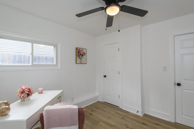 6908 W Allerton AVENUE, Greenfield, WI 53220