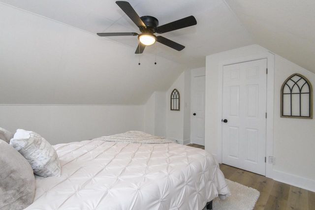 6908 W Allerton AVENUE, Greenfield, WI 53220