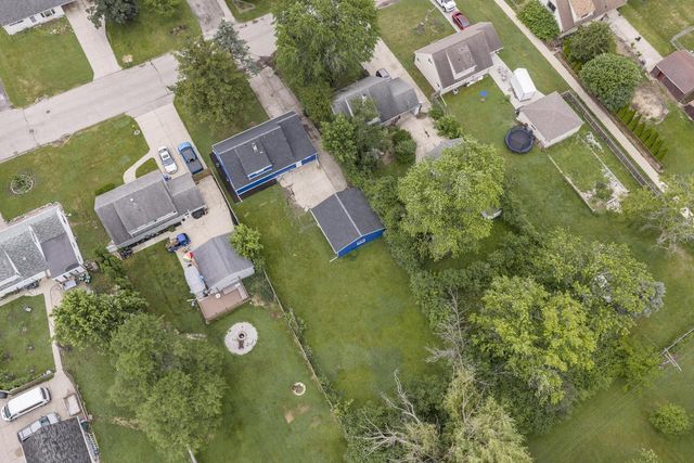 6908 W Allerton AVENUE, Greenfield, WI 53220