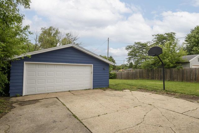 6908 W Allerton AVENUE, Greenfield, WI 53220