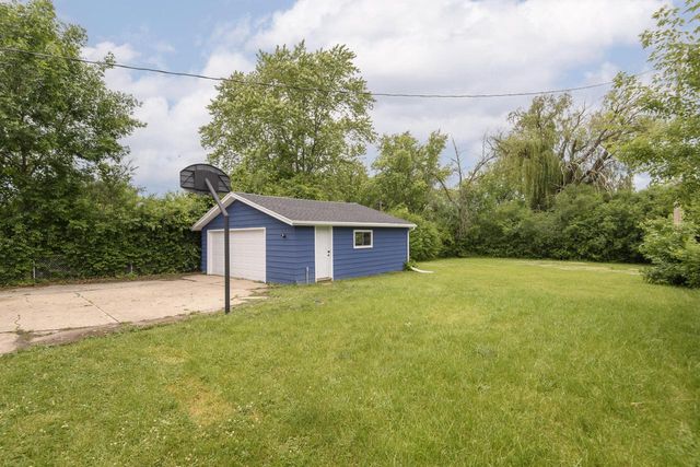 6908 W Allerton AVENUE, Greenfield, WI 53220