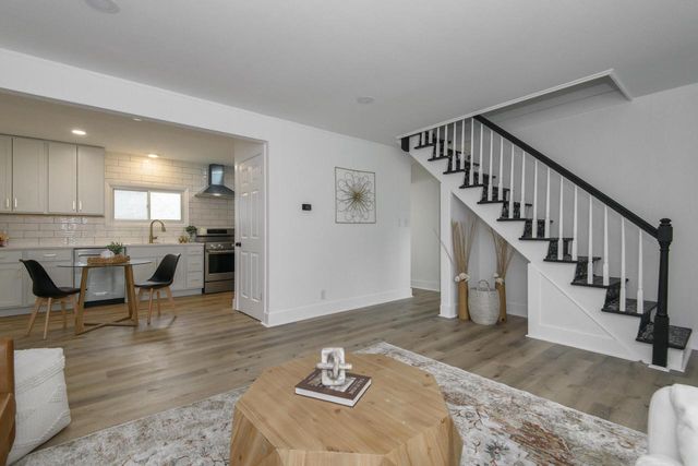 6908 W Allerton AVENUE, Greenfield, WI 53220