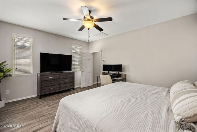 2022 W DESERT HOLLOW Drive, Phoenix, AZ 85085