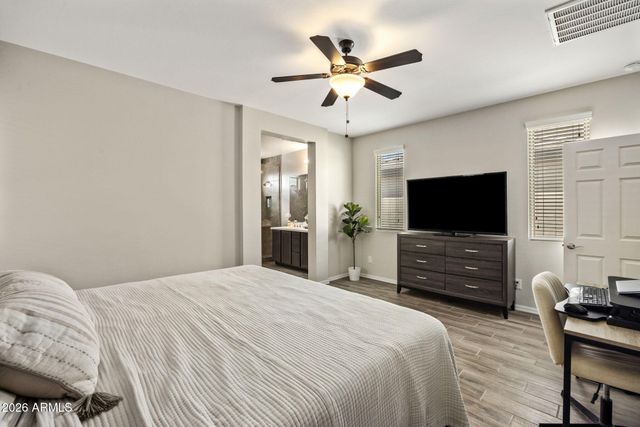 2022 W DESERT HOLLOW Drive, Phoenix, AZ 85085