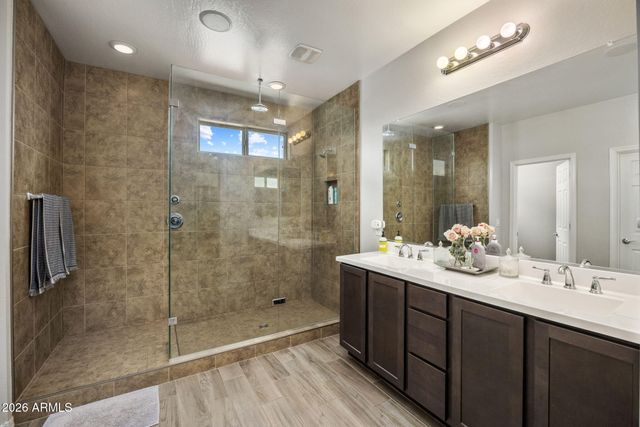 2022 W DESERT HOLLOW Drive, Phoenix, AZ 85085