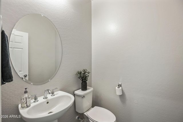 2022 W DESERT HOLLOW Drive, Phoenix, AZ 85085