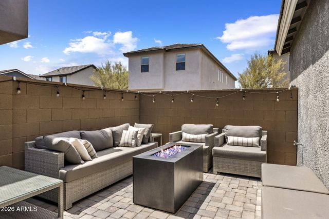 2022 W DESERT HOLLOW Drive, Phoenix, AZ 85085