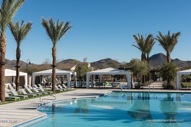 2022 W DESERT HOLLOW Drive, Phoenix, AZ 85085