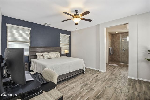 2022 W DESERT HOLLOW Drive, Phoenix, AZ 85085