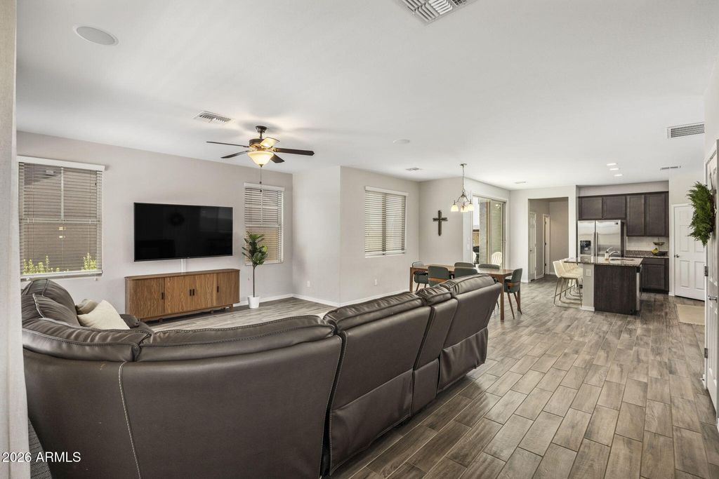 2022 W DESERT HOLLOW Drive, Phoenix, AZ 85085 — photo 3