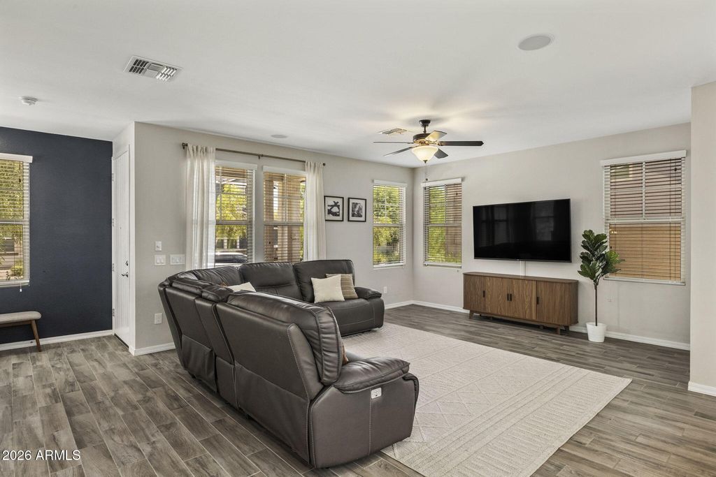 2022 W DESERT HOLLOW Drive, Phoenix, AZ 85085 — photo 5