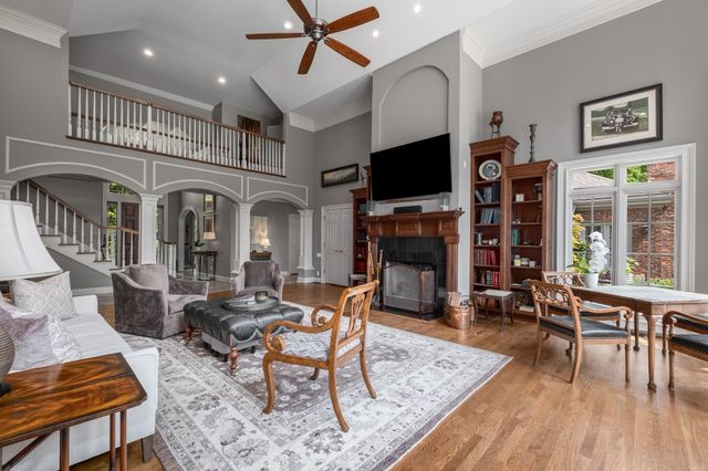 140 Brook Hollow Rd, Nashville, TN 37205