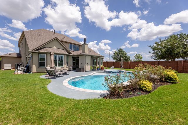 99 Zenith Lane, Sugar Land, TX 77498