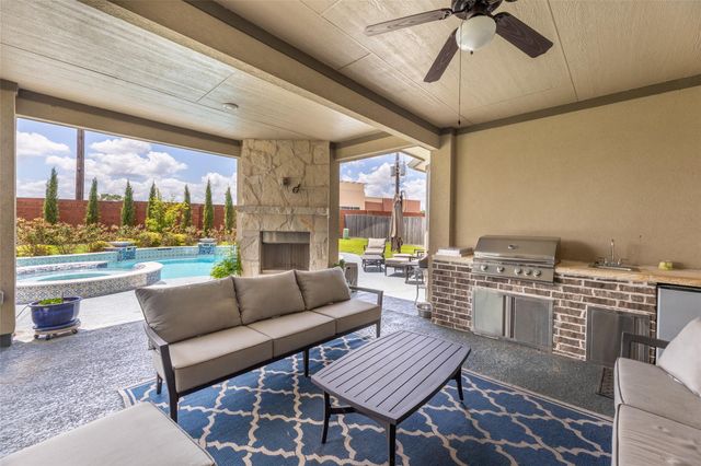 99 Zenith Lane, Sugar Land, TX 77498