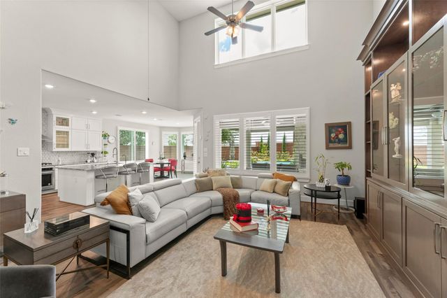 99 Zenith Lane, Sugar Land, TX 77498