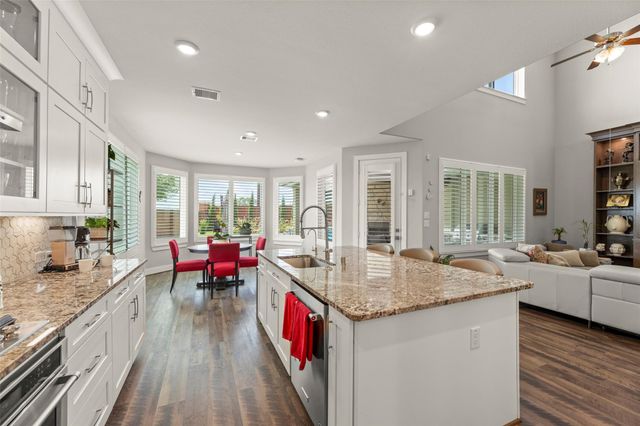 99 Zenith Lane, Sugar Land, TX 77498