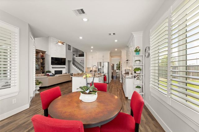 99 Zenith Lane, Sugar Land, TX 77498