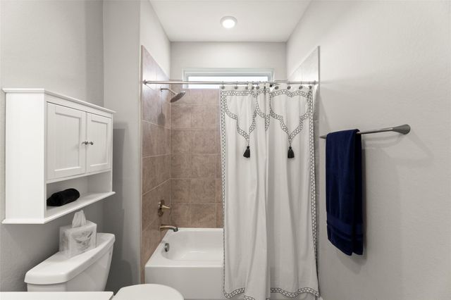 99 Zenith Lane, Sugar Land, TX 77498