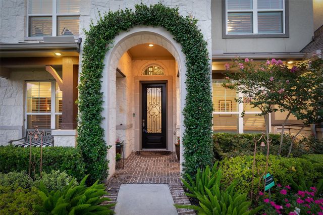 99 Zenith Lane, Sugar Land, TX 77498