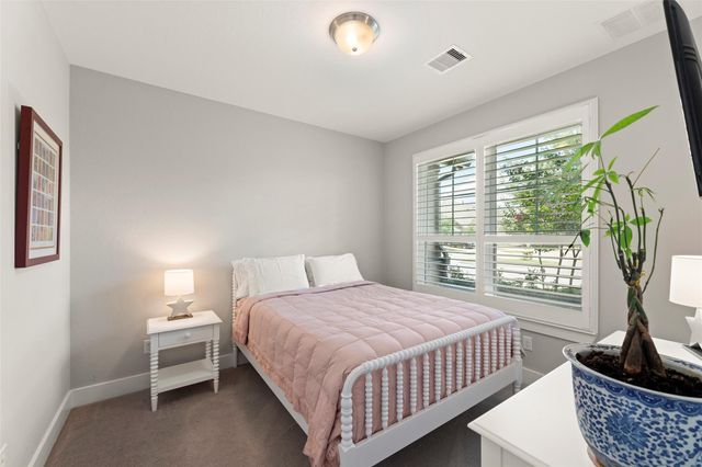 99 Zenith Lane, Sugar Land, TX 77498