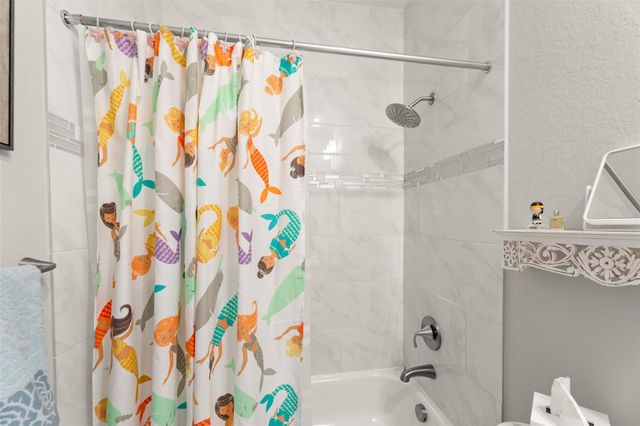 99 Zenith Lane, Sugar Land, TX 77498