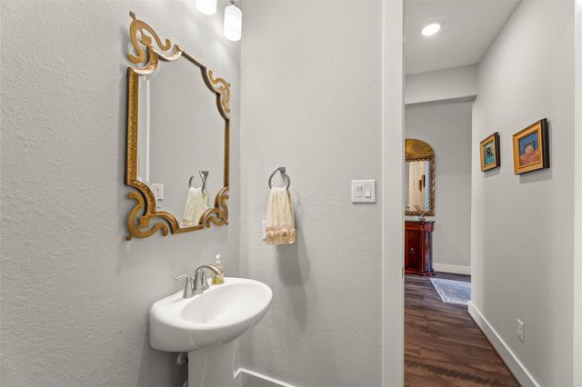 99 Zenith Lane, Sugar Land, TX 77498