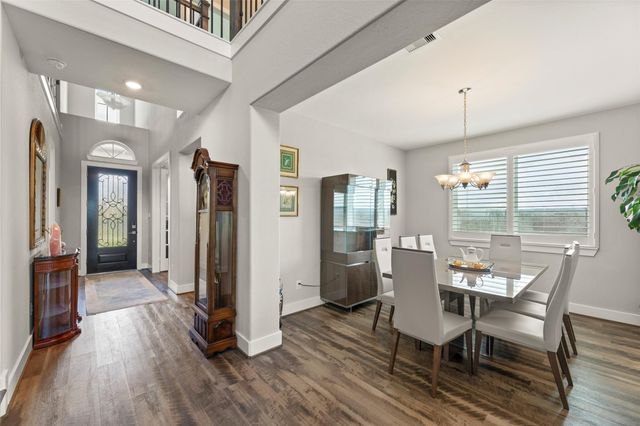 99 Zenith Lane, Sugar Land, TX 77498